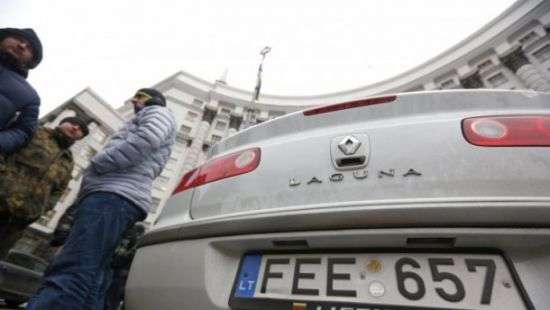 Аваков назвал авто на «евробляхах» проблемой безопасности в Украине