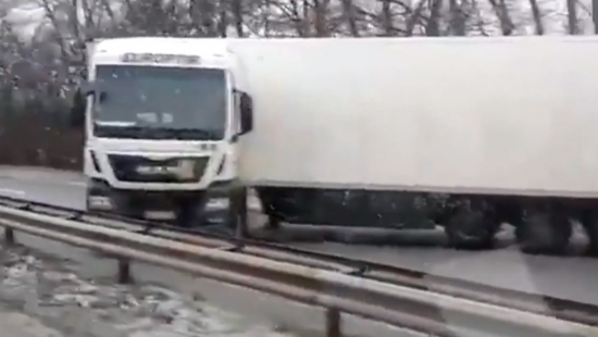 Под Киевом из-за гололеда столкнулись 11 автомобилей