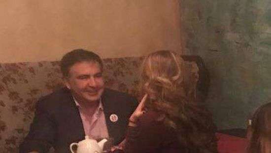 Саакашвили застали в компании с незнакомкой в дорогом киевском ресторане (ФОТО)