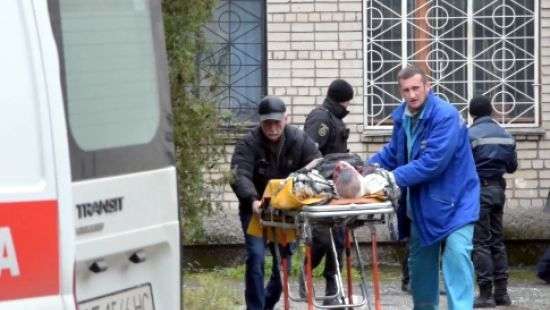 В горсуд Никополя бросили гранаты есть погибшие и раненые (ВИДЕО)