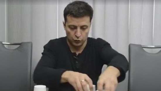 «Кто крутит наперстки?»: Зеленский опубликовал новое видео на тему «Сватов» (ВИДЕО)
