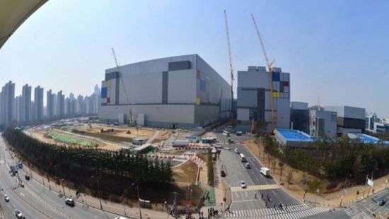 Samsung задумалась о выпуске DRAM с использованием EUV