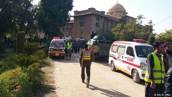 В Пакистане боевики напали на университет: 9 студентов погибли, 35 - ранены