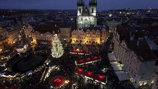 Завтра в Праге зажгут рождественскую ель - ФОТО