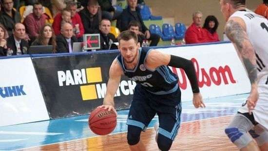 «Днепр» переиграл гостей из Черкасс, а «Будивельник» выиграл в Харькове