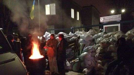 Журналисты NewsOne просят президента и главу МВД призвать к порядку активистов