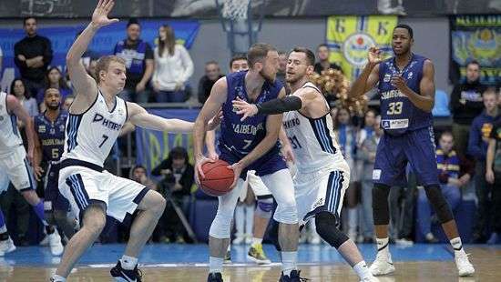 «Днепр» переиграл «Будивельник» в Суперлиге