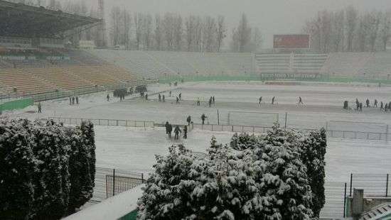 «Карпатам» и «Олимпику» не дали доиграть матч