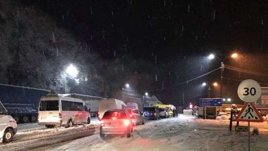 На Закарпатье из-за снегопада застряли полтысячи автомобилей (ФОТО/ВИДЕО)