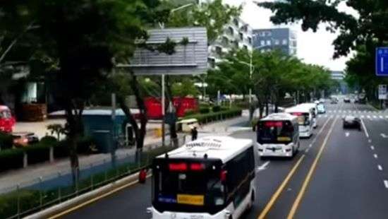 В Китае начали курсировать беспилотные автобусы