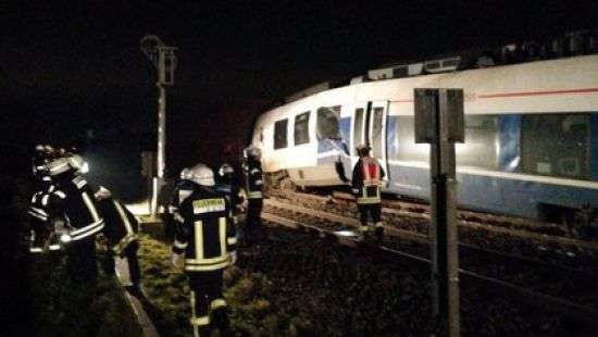 В Германии столкнулись пассажирский и грузовой поезда