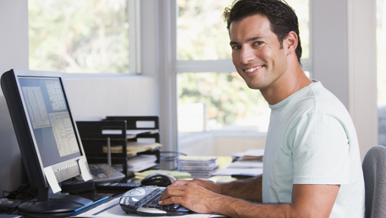 Как нужно сидеть за компьютером, рассказали врачи