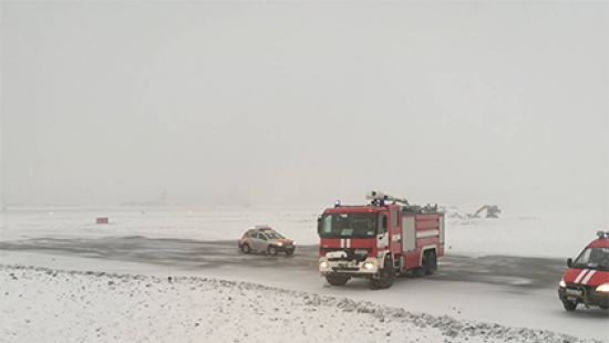 В Шереметьево самолет с 52 пассажирами выкатился за пределы ВПП (ФОТО)