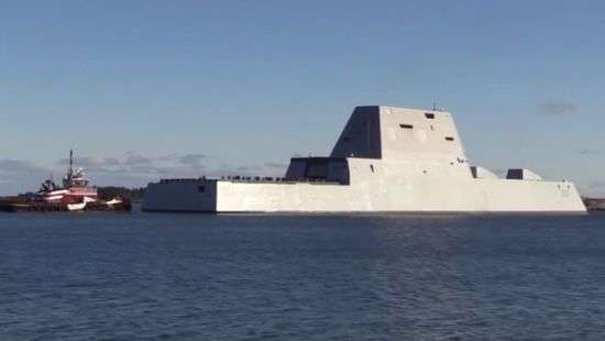 В США спустили на воду эсминец будущего - ВИДЕО