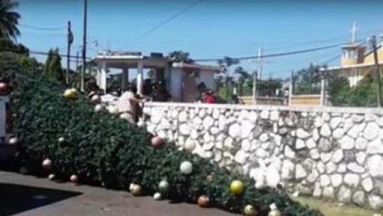 В Гватемале рождественская елка убила студентов