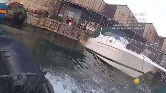 Бомбу, убившую журналистку на Мальте, активировали с лодки