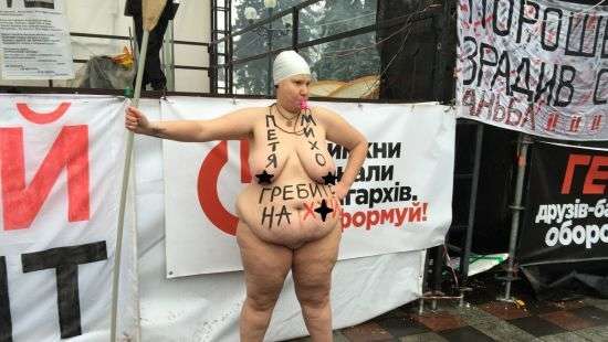 Голая женщина из лагеря Саакашвили оказалась учителем языка и литературы