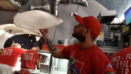 Неаполитанскую пиццу признали культурным наследием ЮНЕСКО