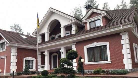 Лещенко показал шикарные хоромы генпрокурора Луценко