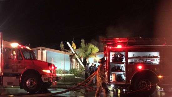 В США самолет рухнул на жилой дом (ВИДЕО)