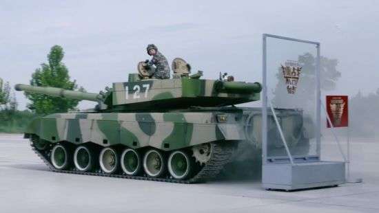 Китайские танкисты-лихачи устроили дрифт на танках (ВИДЕО)