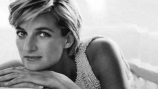 Принцессе Диане воздвигнут памятник