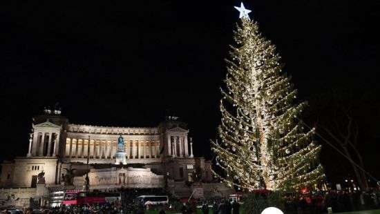 Не Киевом единым: в Риме - скандал из-за «лысой» главной елки Италии (ФОТО)