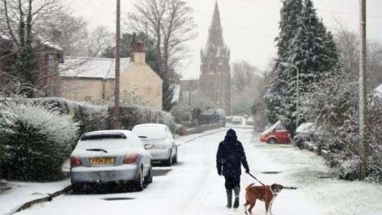 Из-за крупнейшего за 4 года снегопада в Британии дети не пошли в школу