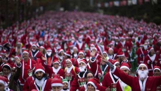 В Мадриде 7000 Санта-Клаусов устроили забег (ВИДЕО)