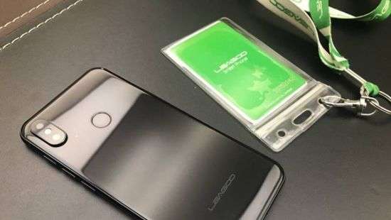 В Китае показали клон iPhone X