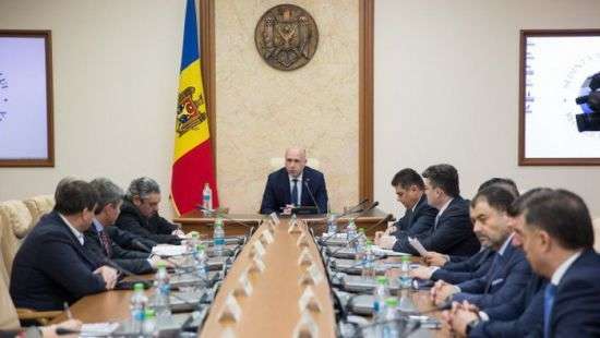 Правительство Молдовы признало официальным языком страны румынский