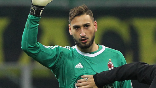 Одиозный футбольный агент призывает оставить в покое его клиента