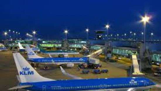 В аэропорту Амстердама полиция открыла огонь по мужчине