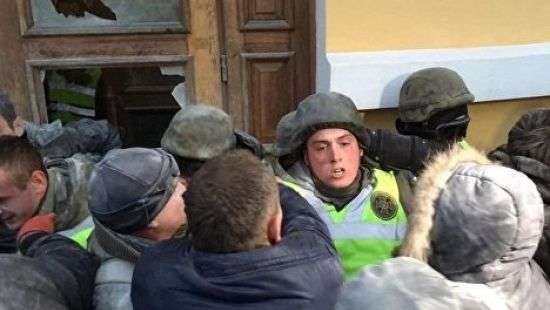 Сторонники Саакашвили отошли от Октябрьского дворца