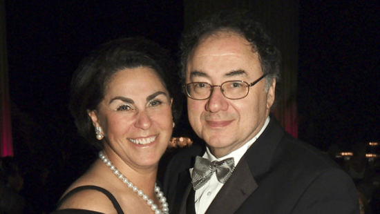 Полиция назвала причину смерти канадского миллиардера и его жены