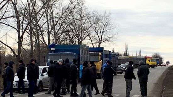 Украинские аграрии грозят сегодня перекрыть дороги