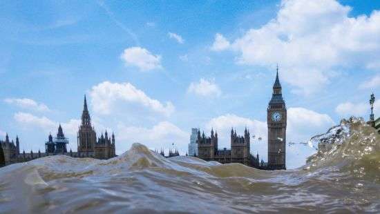 Британский актер выпил воды из Темзы и впал в кому