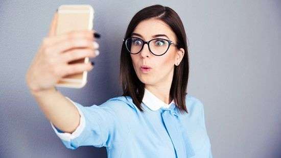 Медики заявили о появлении новой болезни «селфитис»