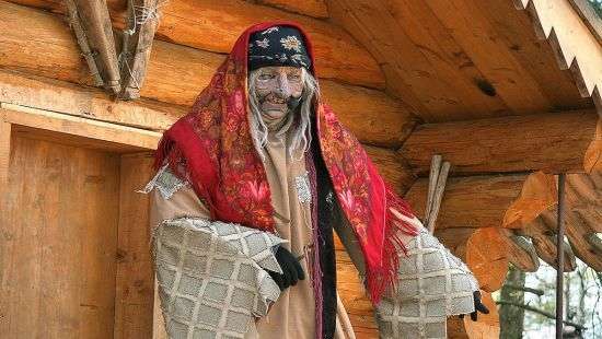 В Майами установили памятник Бабе Яге (ФОТО)