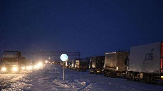 Обнародованы фото семикилометрового затора из фур на одесской трассе под Киевом