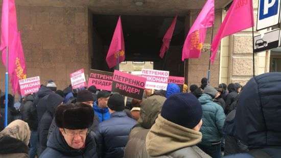 Полиция задержала двух нардепов за беспорядки в Минюсте