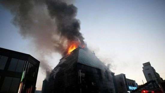 В Южной Корее мощный пожар в фитнес-центре убил не менее 20 человек