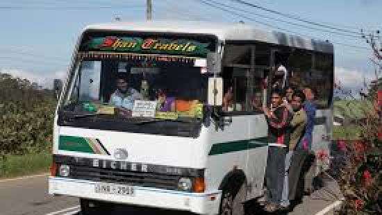 На юге Шри-Ланки автобус упал в канал, есть погибшие (ВИДЕО)