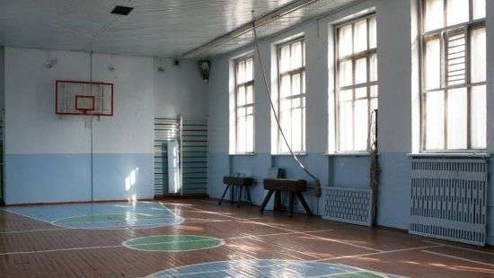 На видео попала внезапная смерть школьницы на уроке физкультуры (ВИДЕО)