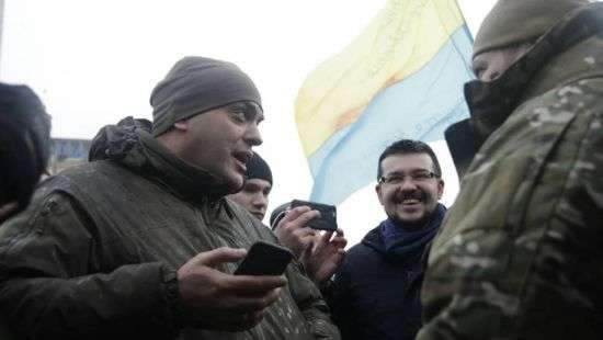 Во время акции «Кофе на Майдане» произошла стычка между «Азовом» и Бирюковым (ВИДЕО)