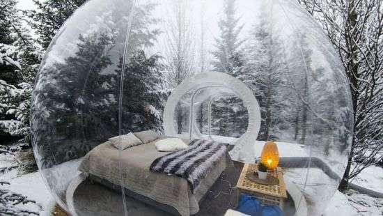 В Исландии открыли прозрачный отель с номерами в виде ледяных пузырей (ВИДЕО)