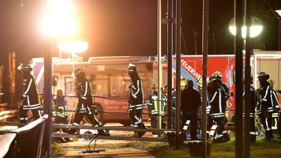 В Германии пассажирское судно столкнулось с опорой моста