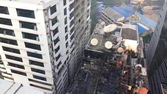 В индийском Мумбаи на пожаре погибли 15 человек (ВИДЕО)