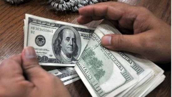 В США женщина отдала в секонд-хенд пальто с $17 тысячами в кармане