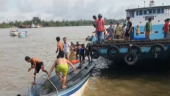 В Индонезии опрокинулась лодка: 8 погибших, 13 пропавших без вести